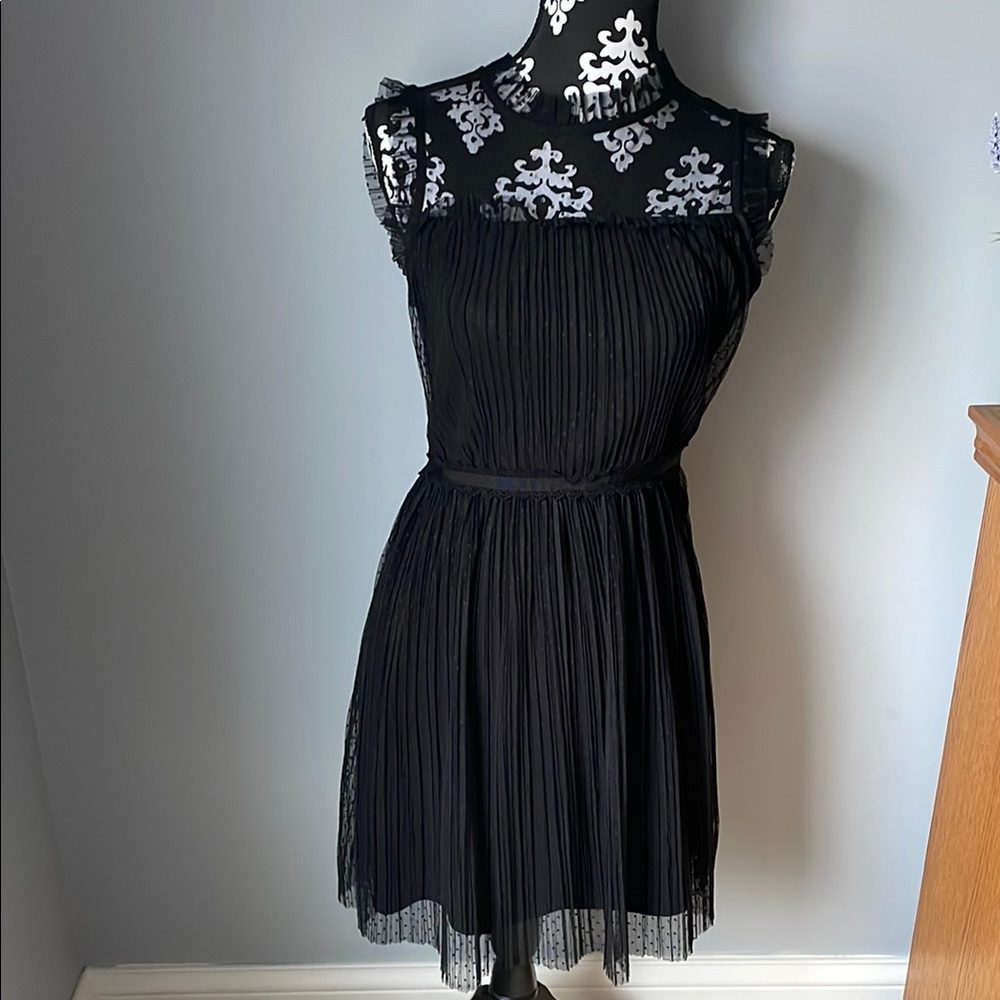 Elegant Black Sleeveless Dress